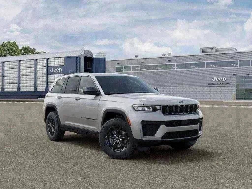 New 2026 Silver Zynith Exterior Paint Jeep Altitude image 82