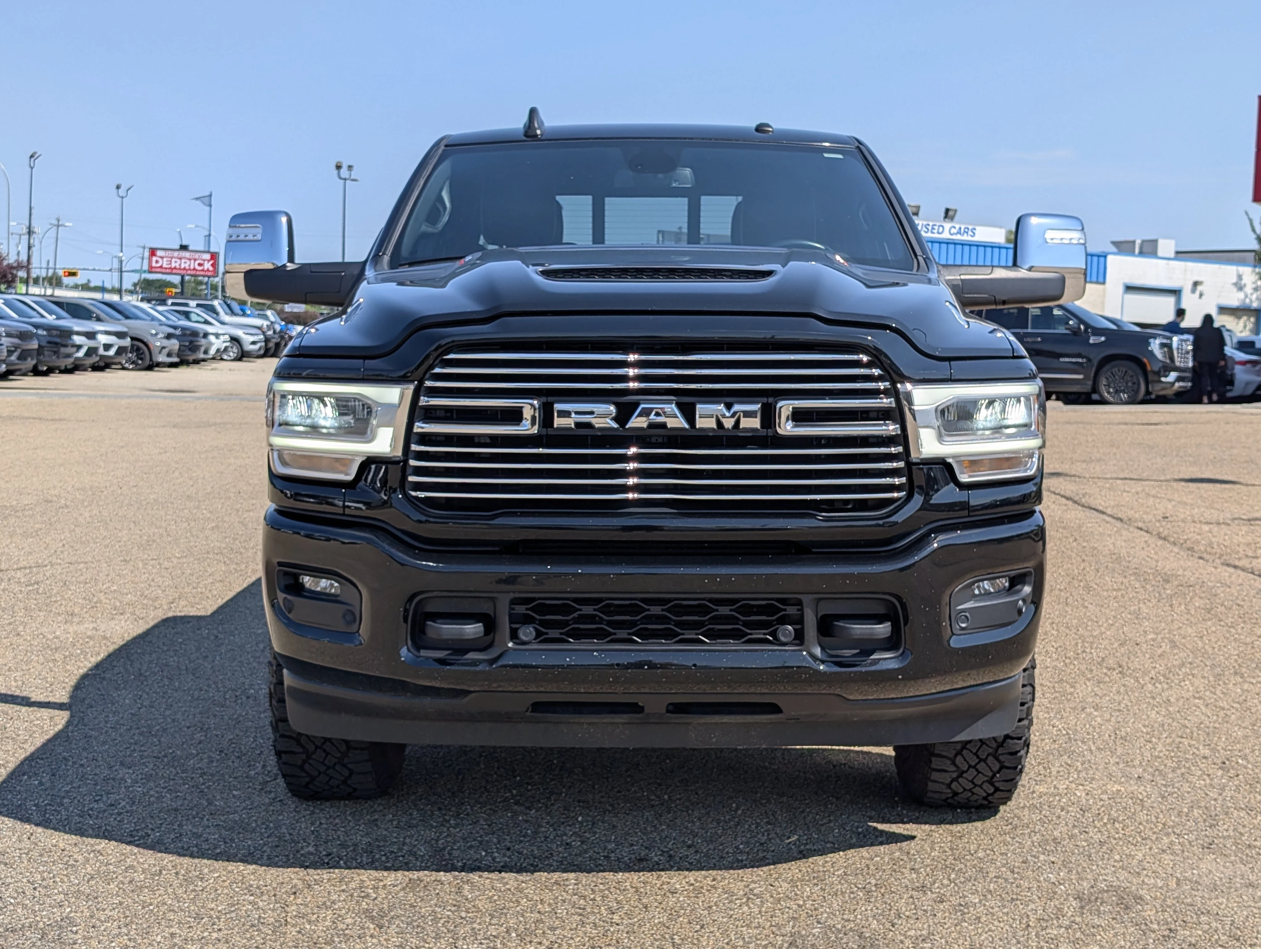 Used 2023 Diamond Black Crystal Pearlcoat Ram Laramie image 10