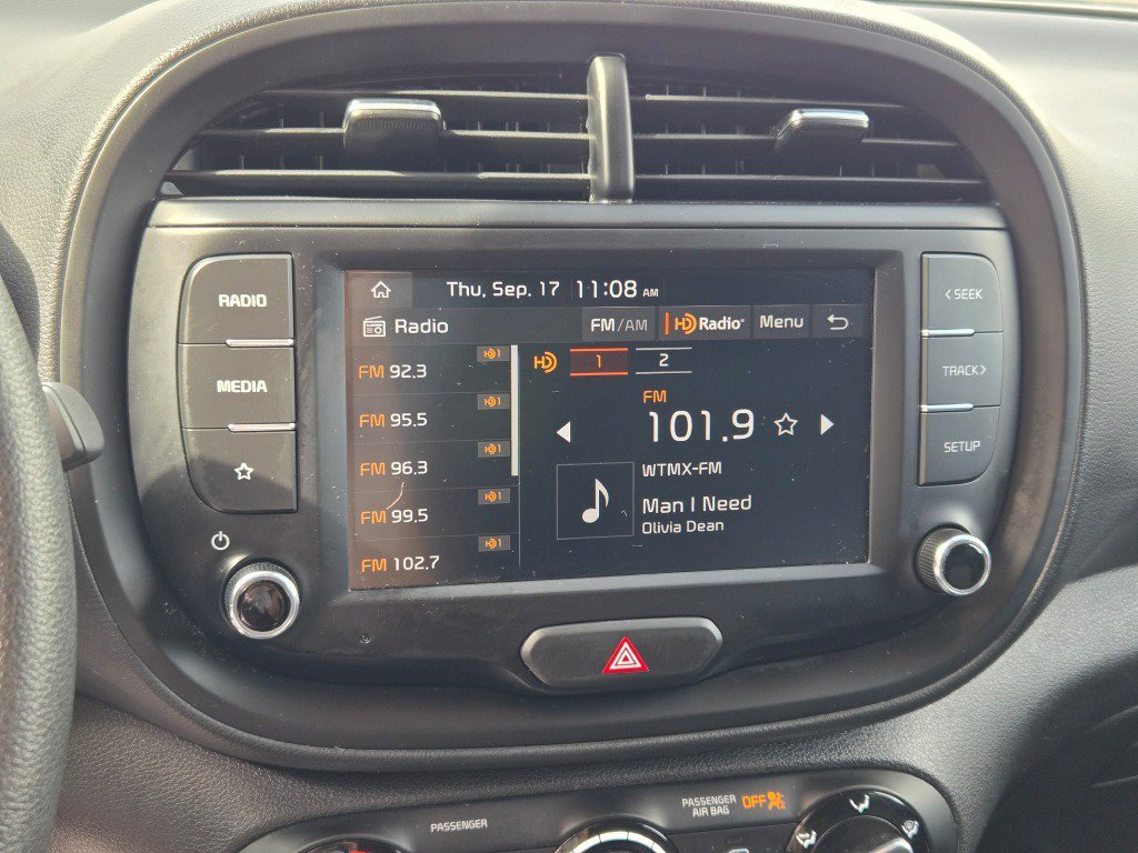 2024 Kia Soul LX - Photo 23