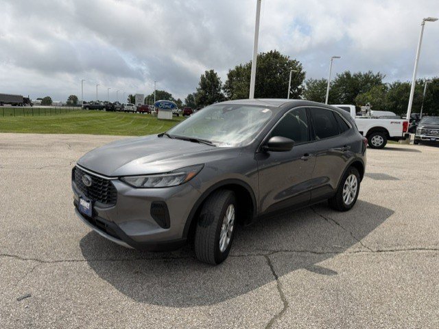 Used 2024 Gray Metallic Ford Active image 3