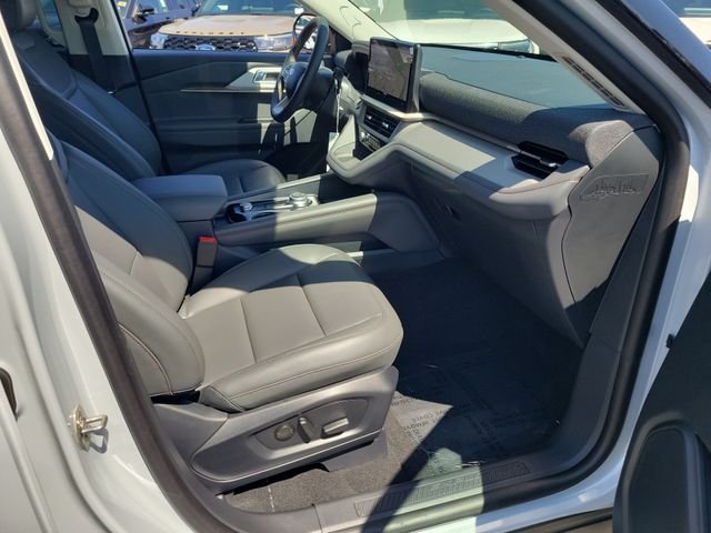 New 2026 Space White Metallic Ford Active image 16