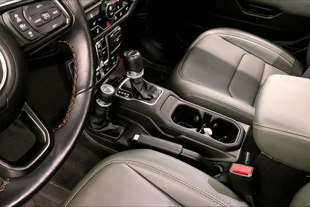 Used 2024 Black Clearcoat Jeep Mojave image 17