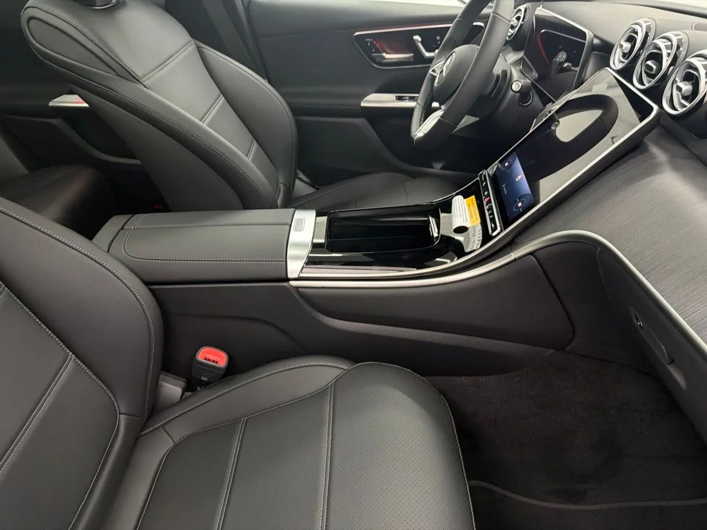 New 2027 White Mercedes-Benz GLC 300 image 28
