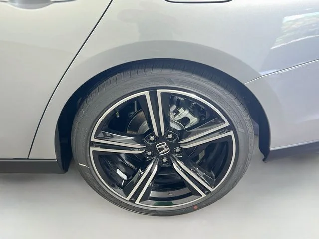 New 2026 Solar Silver Metallic Honda SE image 23