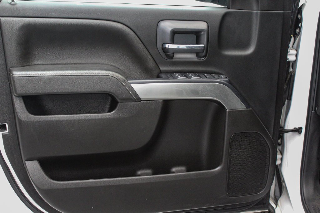 Used 2018 White Chevrolet LT image 12