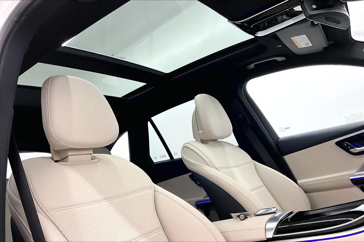 New 2026 Polar White Mercedes-Benz GLC 300 image 22