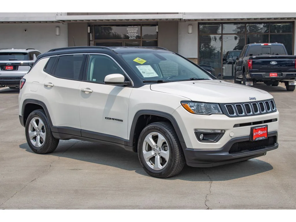 Used 2019 Jeep Compass Latitude with VIN 3C4NJDBB3KT735764 for sale in Mountain Home, ID