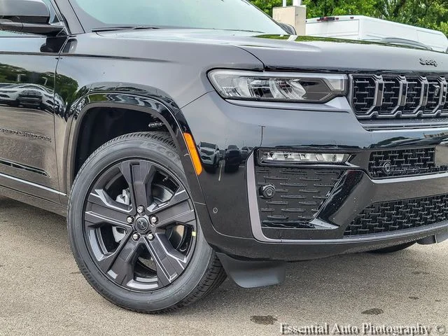 New 2027 High-Gloss Black Paint Jeep Limited Reserve image 3