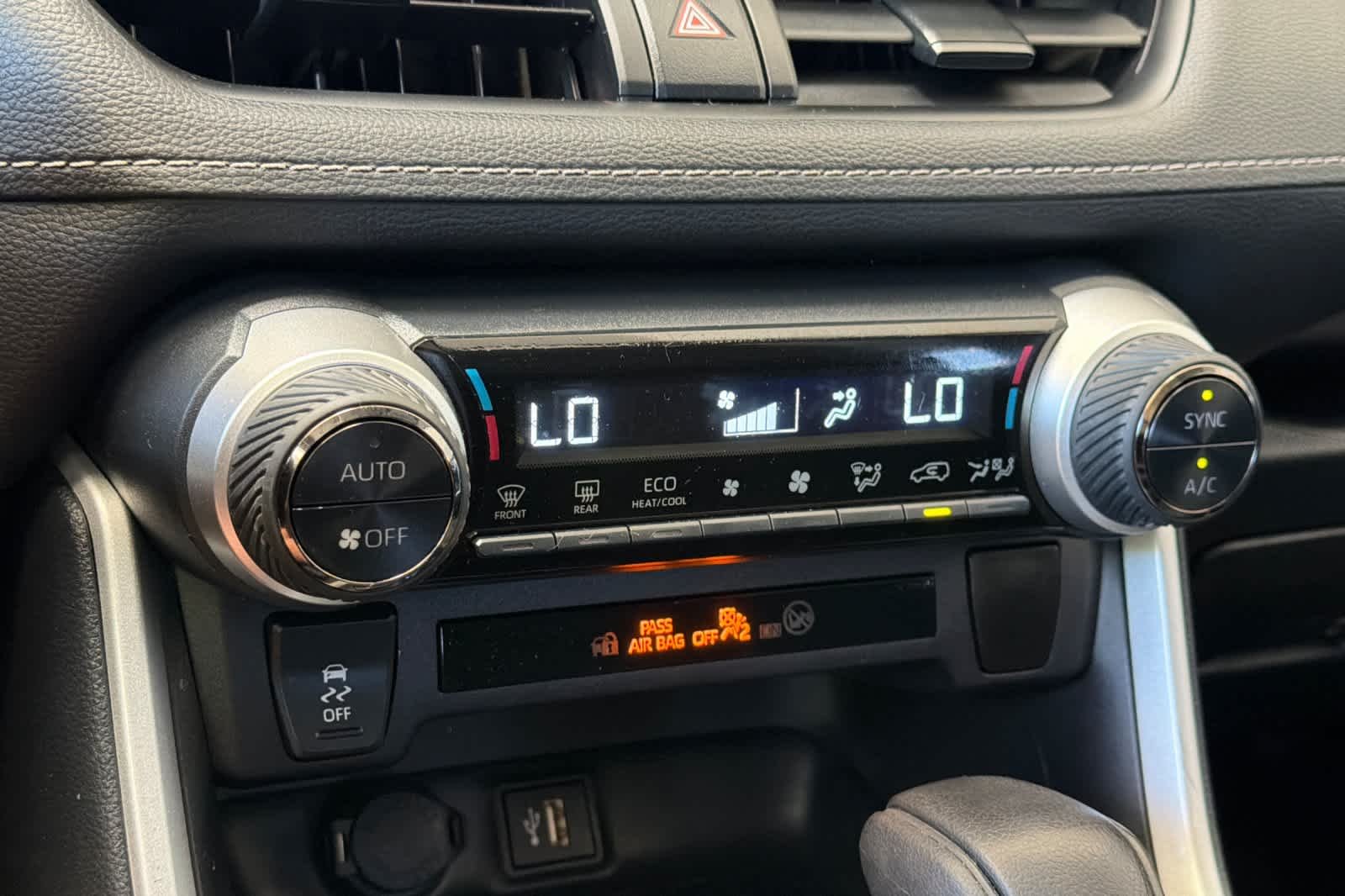 Used 2024 Ice Cap Toyota Hybrid XLE image 22