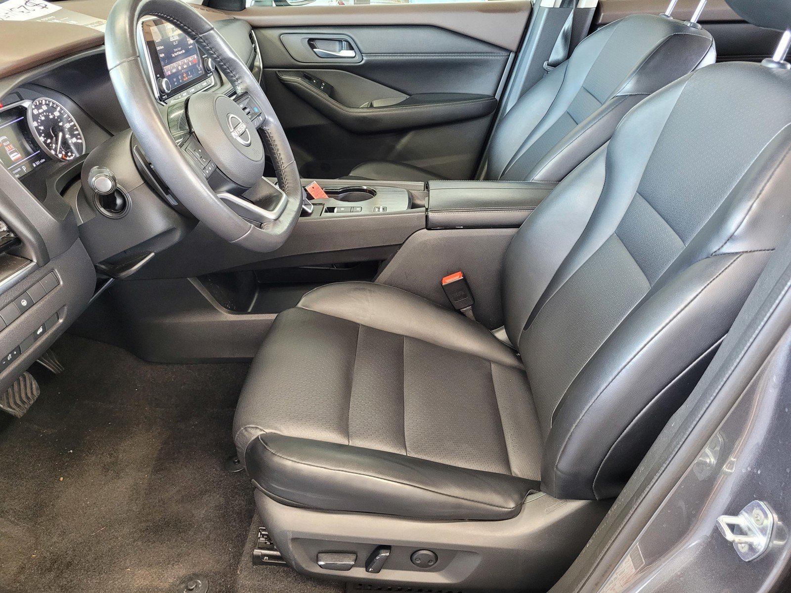 2023 Nissan Rogue SV - Photo 18