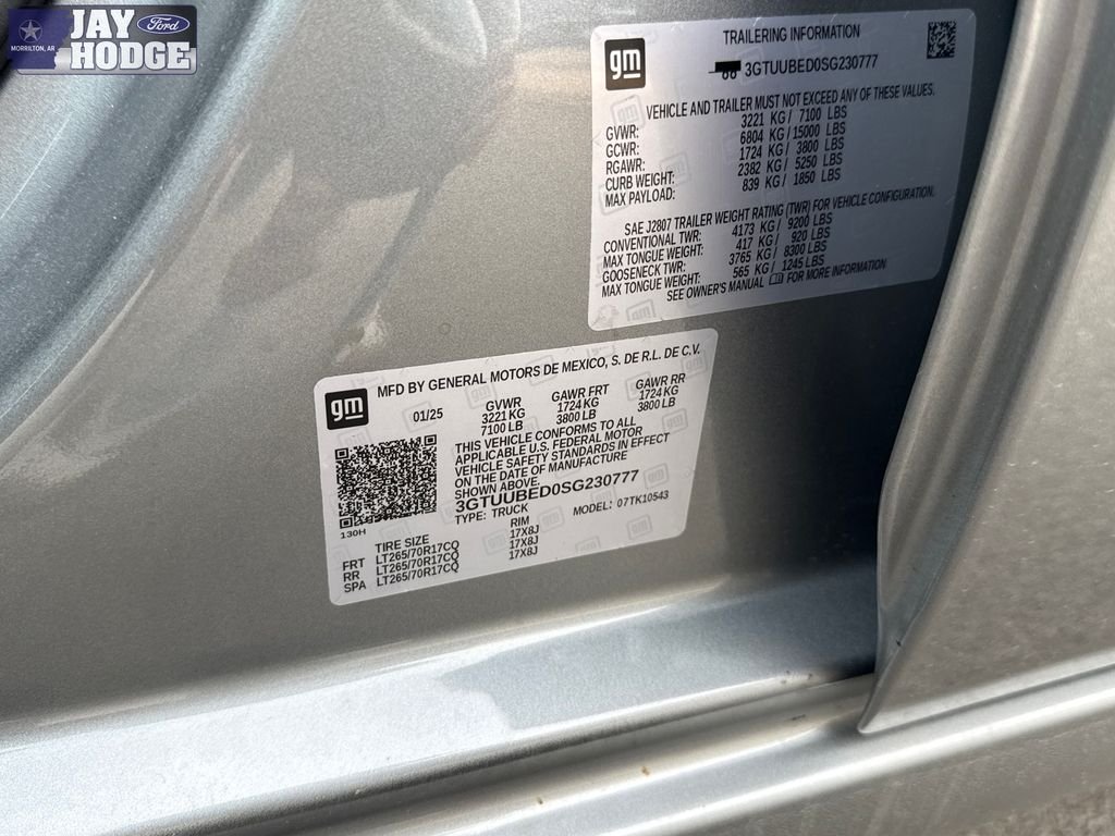 Used 2025 Silver GMC SLE image 29