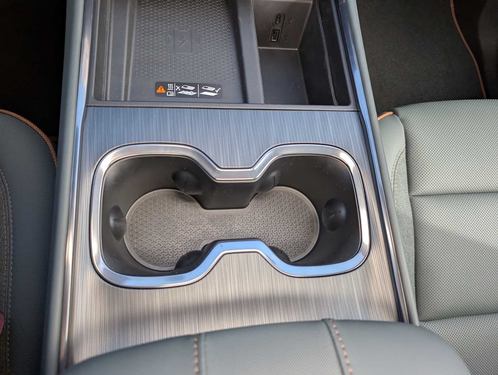 2026 GMC Acadia AT4 - Photo 25