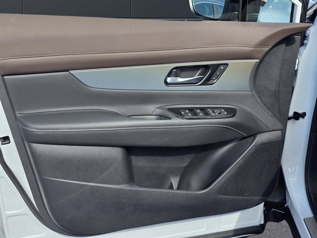 New 2026 Everest White Pearl TriCoat Nissan Platinum image 12
