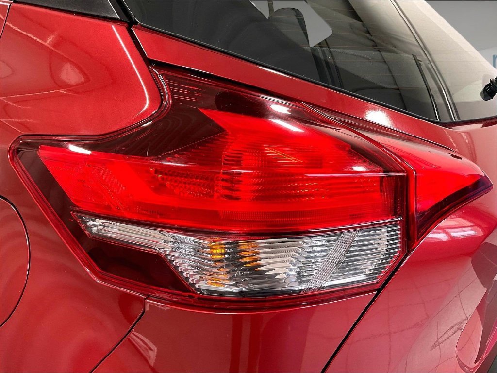 Used 2019 Red Nissan SR image 34