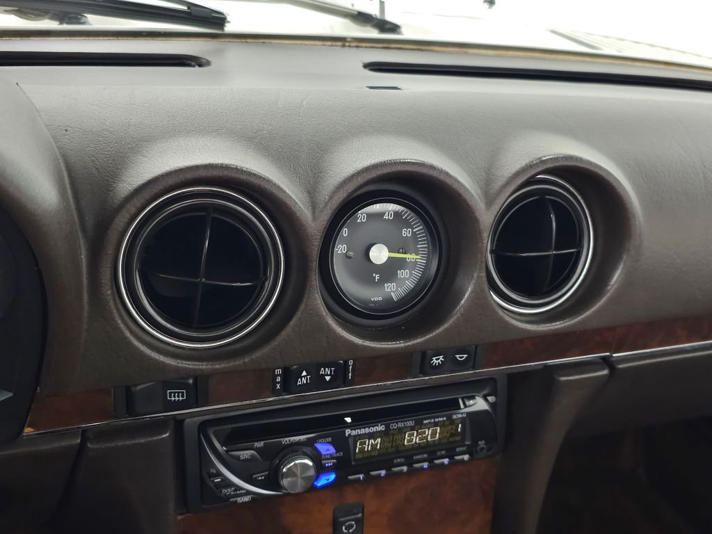 Used 1987 Gold Mercedes-Benz 560 SL image 45