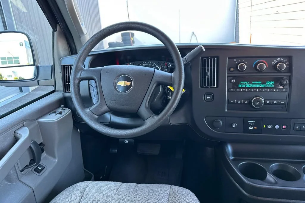 2024 Chevrolet Express Passenger LT - Photo 14