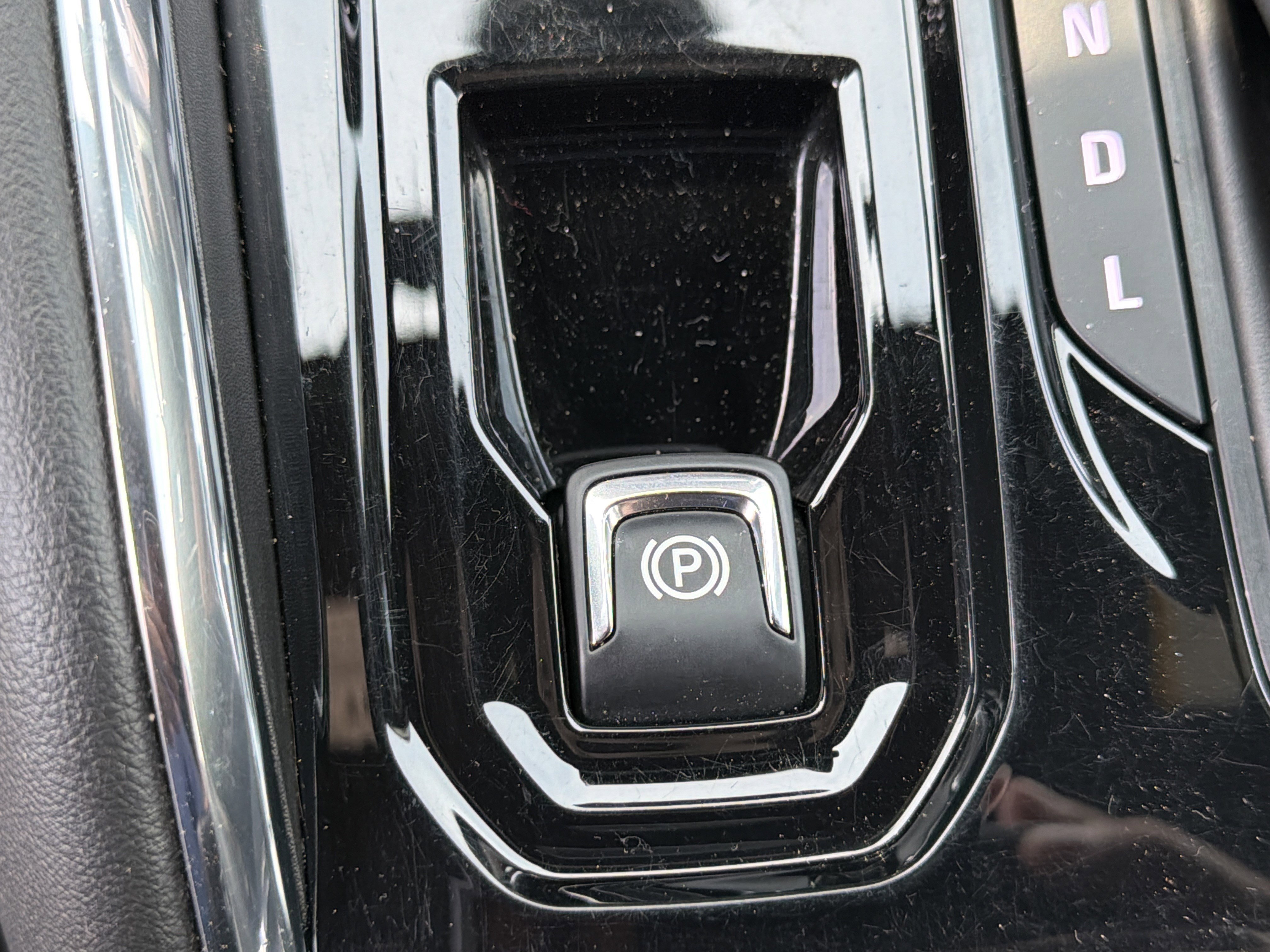 Used 2023 Summit White GMC 4WD AT4 image 12
