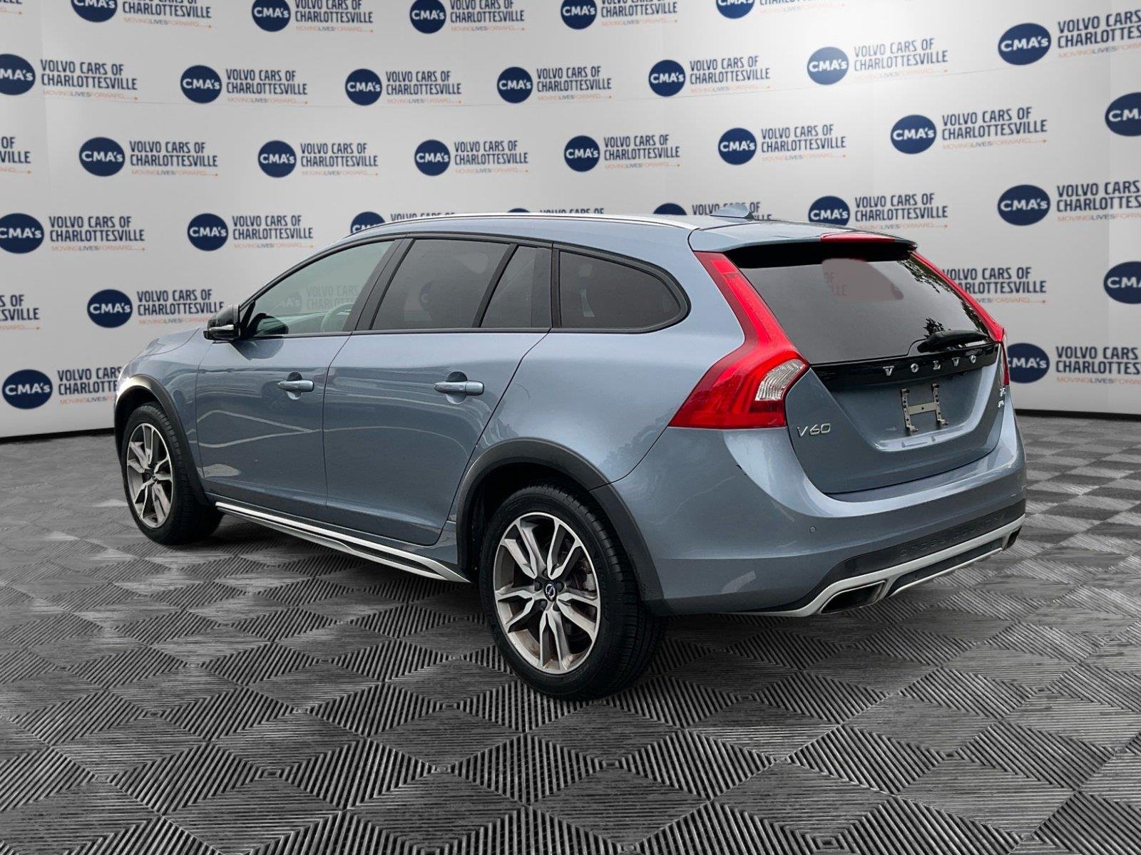 Used 2018 Mussel Blue Metallic Volvo T5PREMIER image 3