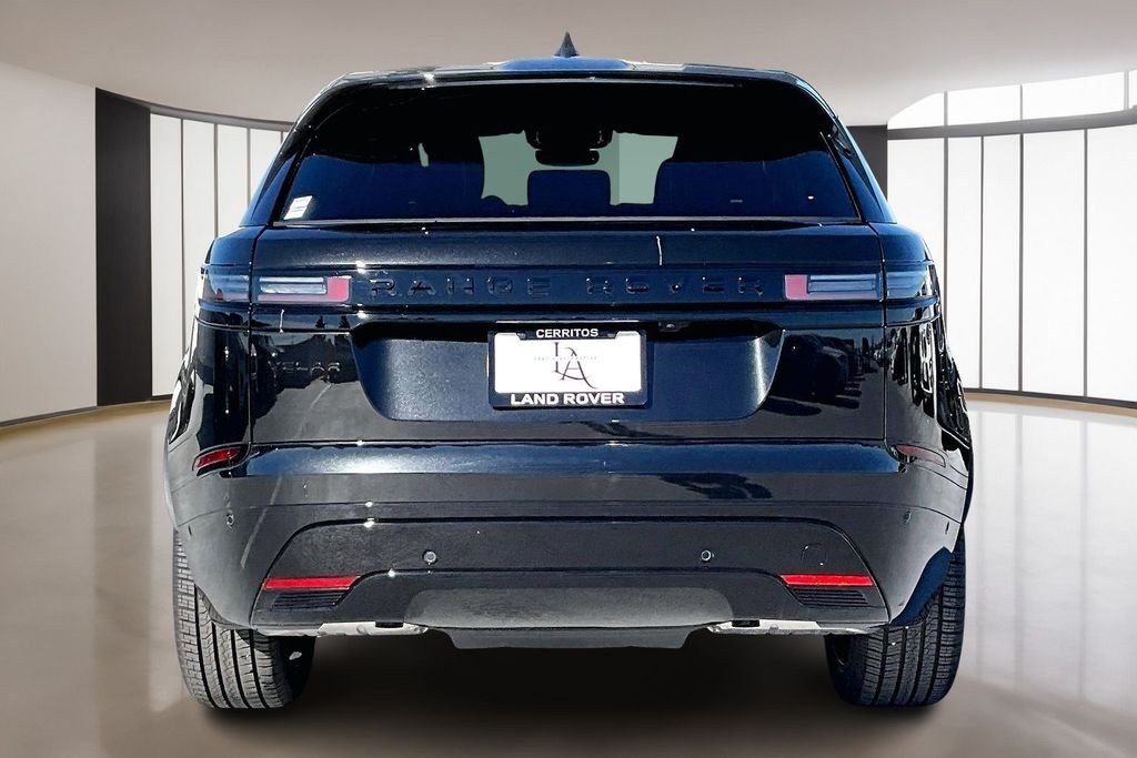 New 2026 SANTORINI BLACK Land Rover Dynamic SE image 4