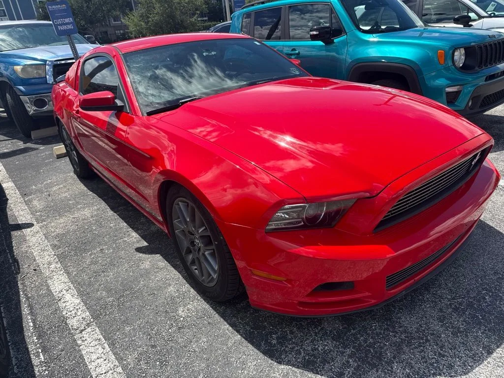 Used 2013 Red Ford V6 Premium image 3