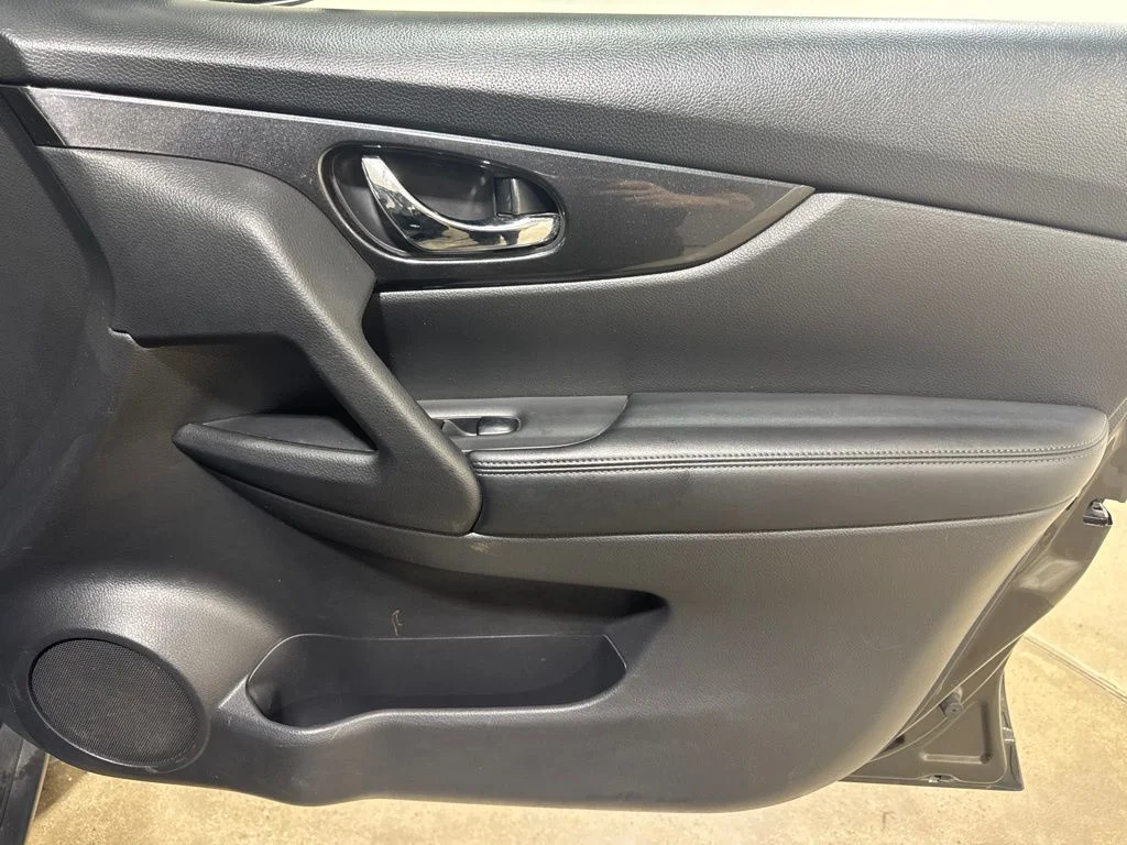 Used 2017 Midnight Nissan S image 25