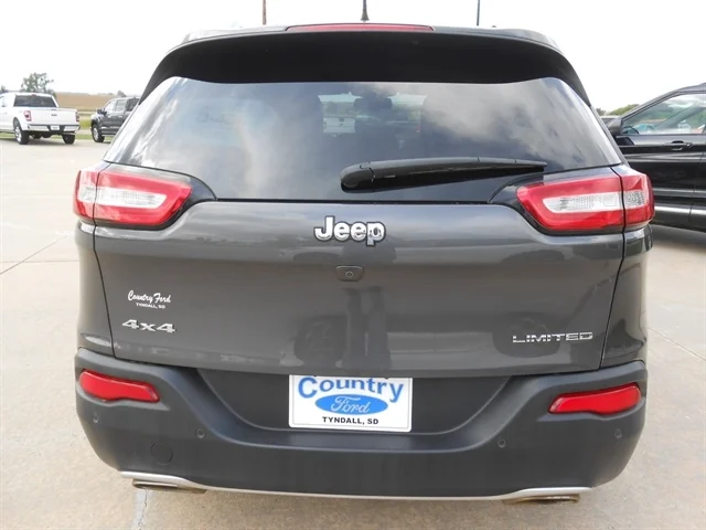 Used 2018 Granite Crystal Clearcoat Metallic JEEP Limited image 4