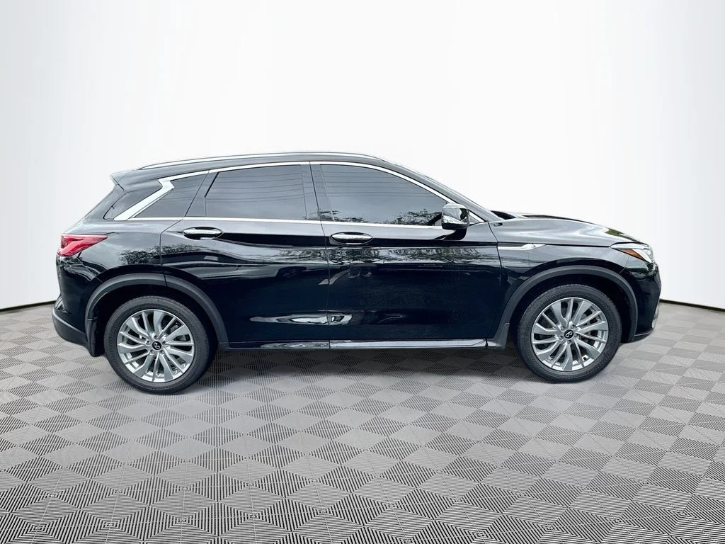 Certified Used 2023 Black INFINITI LUXE image 5