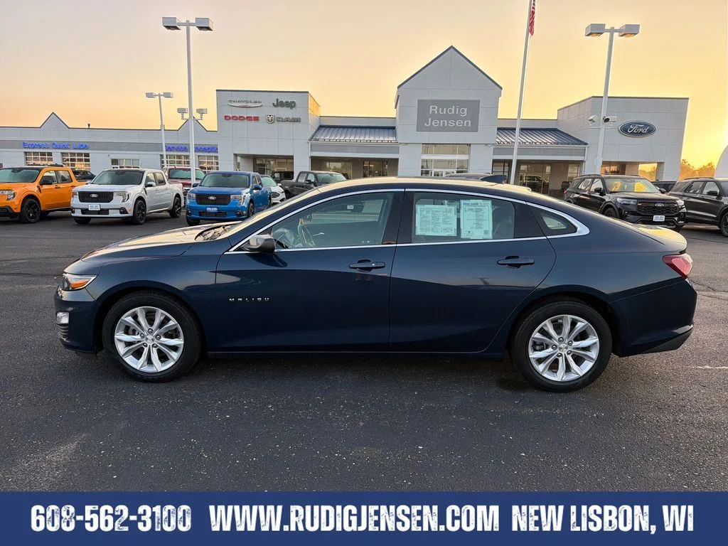 Used 2021 Chevrolet Malibu 1LT with VIN 1G1ZD5STXMF078569 for sale in New Lisbon, WI
