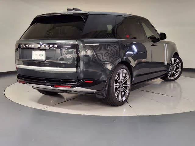 Used 2023 Belgravia Green Metallic Land Rover Autobiography image 2