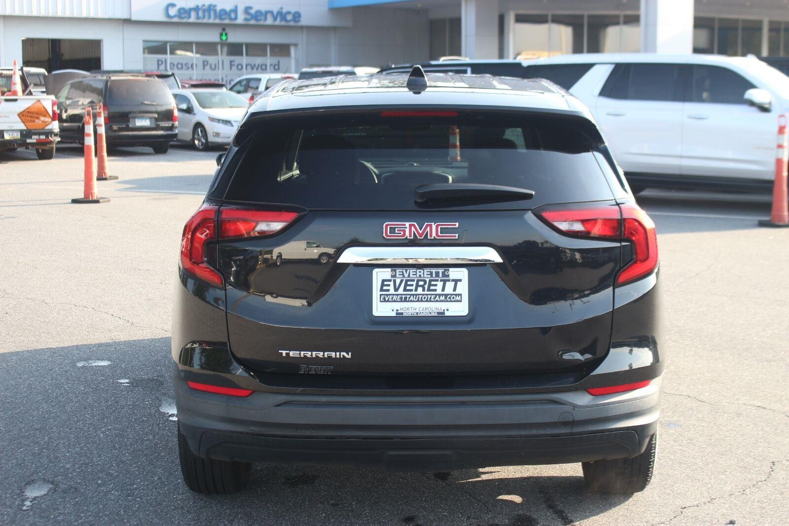 Used 2020 EBONY TWILIGHT METALLIC GMC SLE image 6