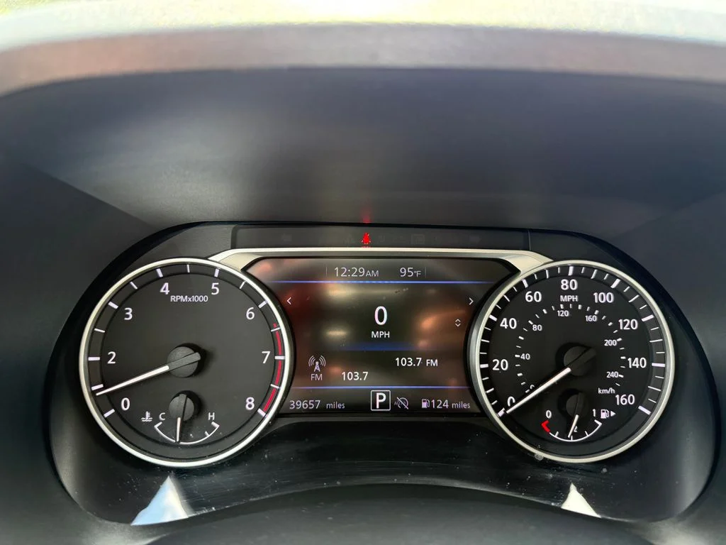 Used 2025 White Nissan SR image 15