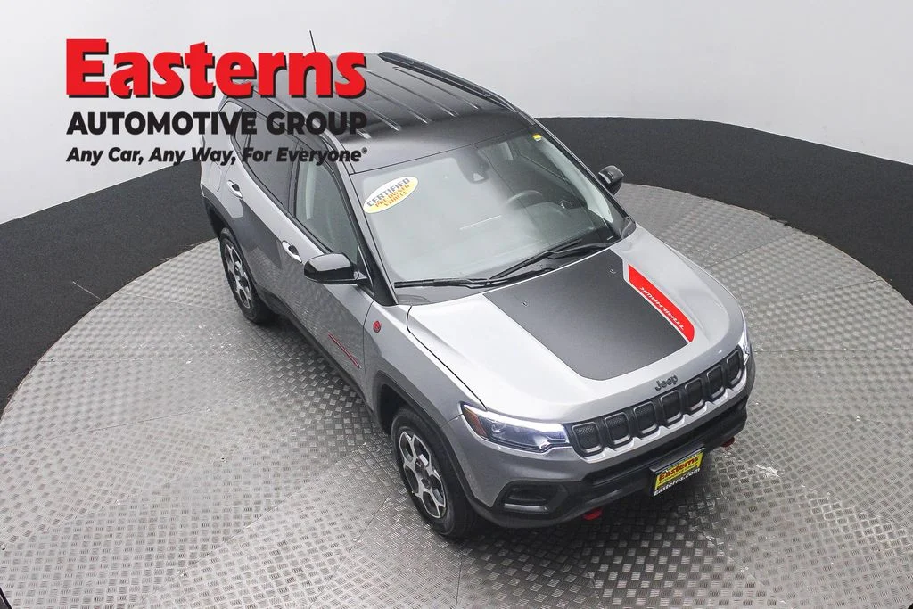 Used 2022 Silver Jeep Trailhawk image 3