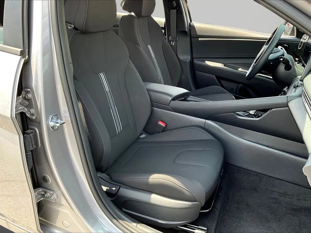 New 2026 Silver Hyundai SEL Sport image 10