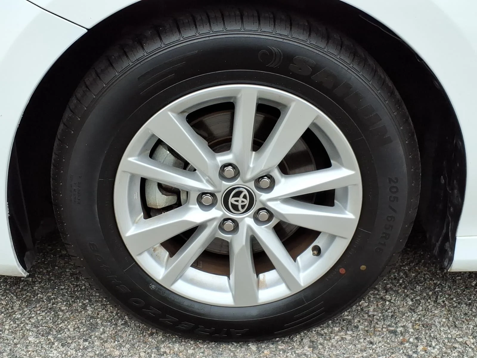 Used 2025 Ice Cap Toyota LE image 4