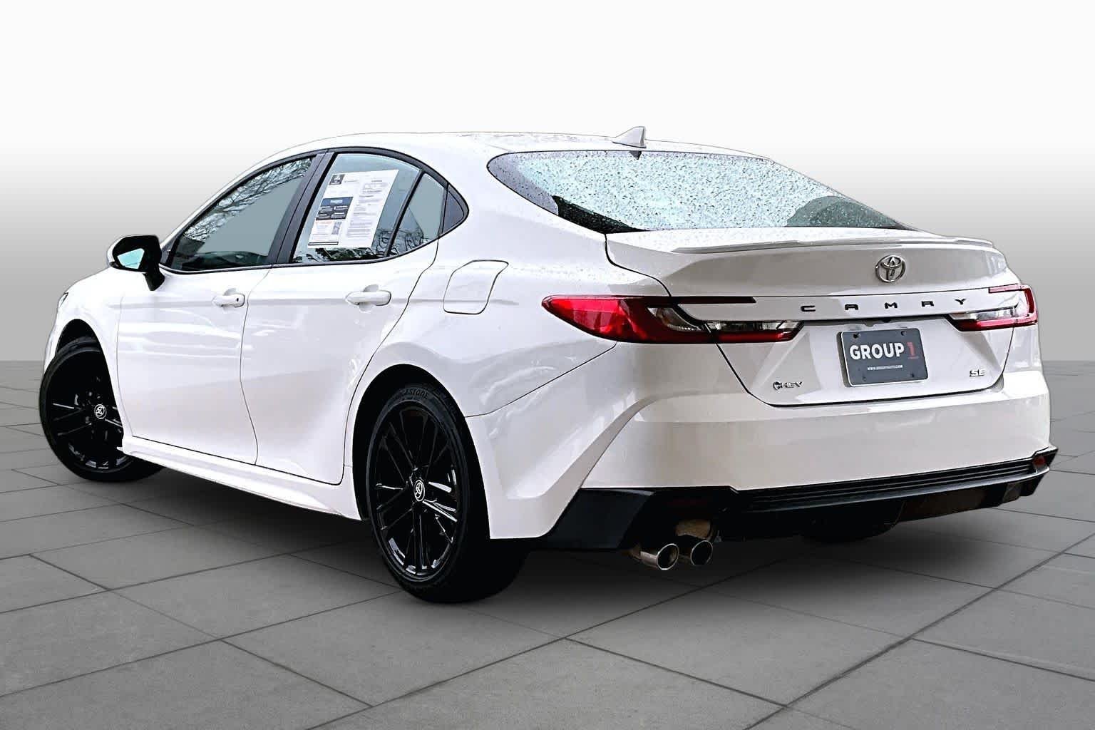 Used 2025 Ice Cap Toyota SE image 11