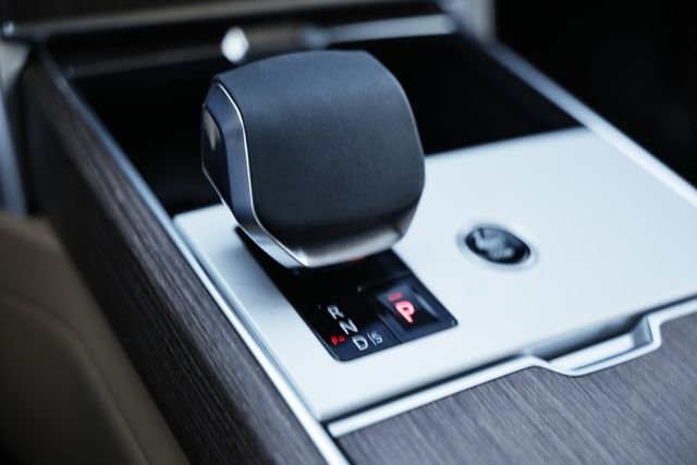 New 2026 Fuji White Land Rover SE 7 Seats image 50