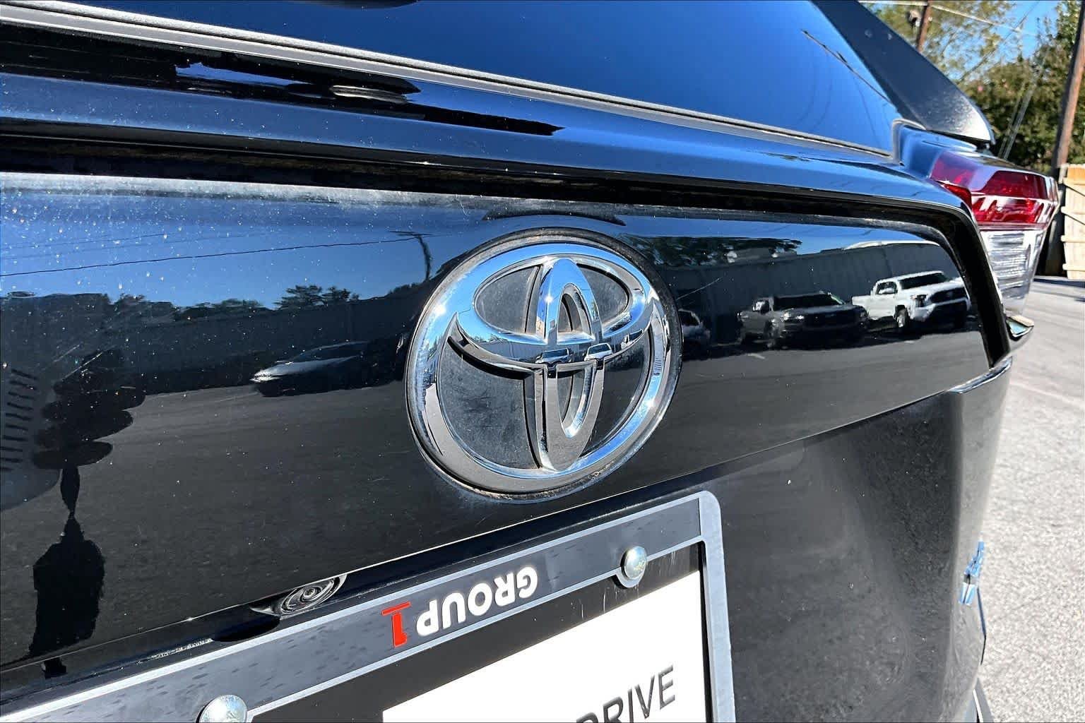 Used 2024 Midnight Black Metallic Toyota XLE image 31