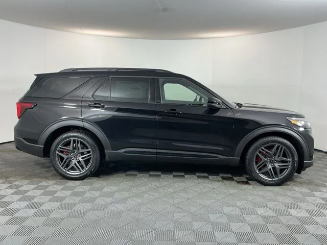 New 2026 Agate Black Metallic Ford ST image 4