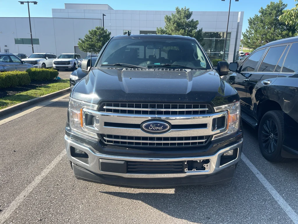 Used 2018 Shadow Black Ford XLT image 5
