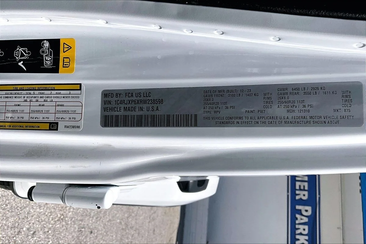 Used 2024  Jeep Sahara 4xe image 19