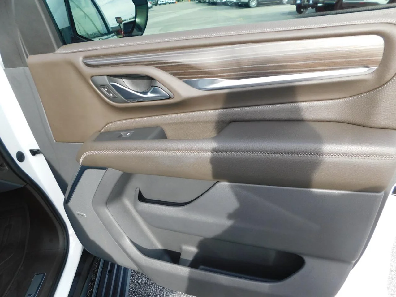 Used 2021 White GMC 4WD 4dr Denali image 18