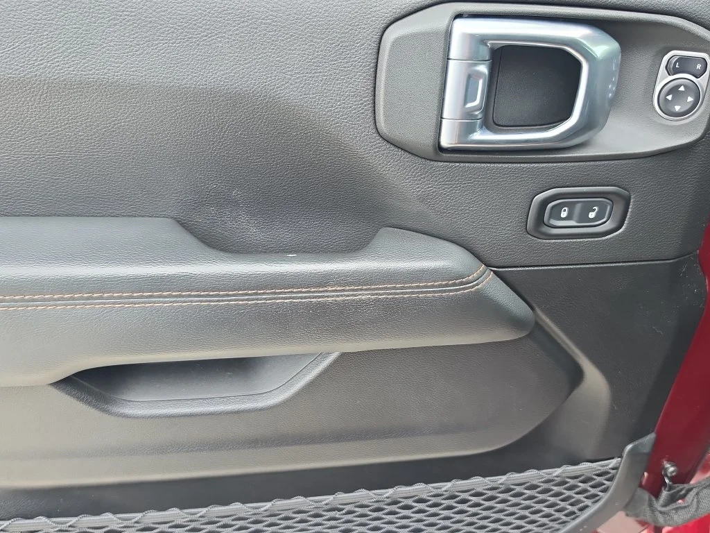 Used 2021 Snazzberry Pearlcoat Jeep Unlimited Rubicon 392 image 18