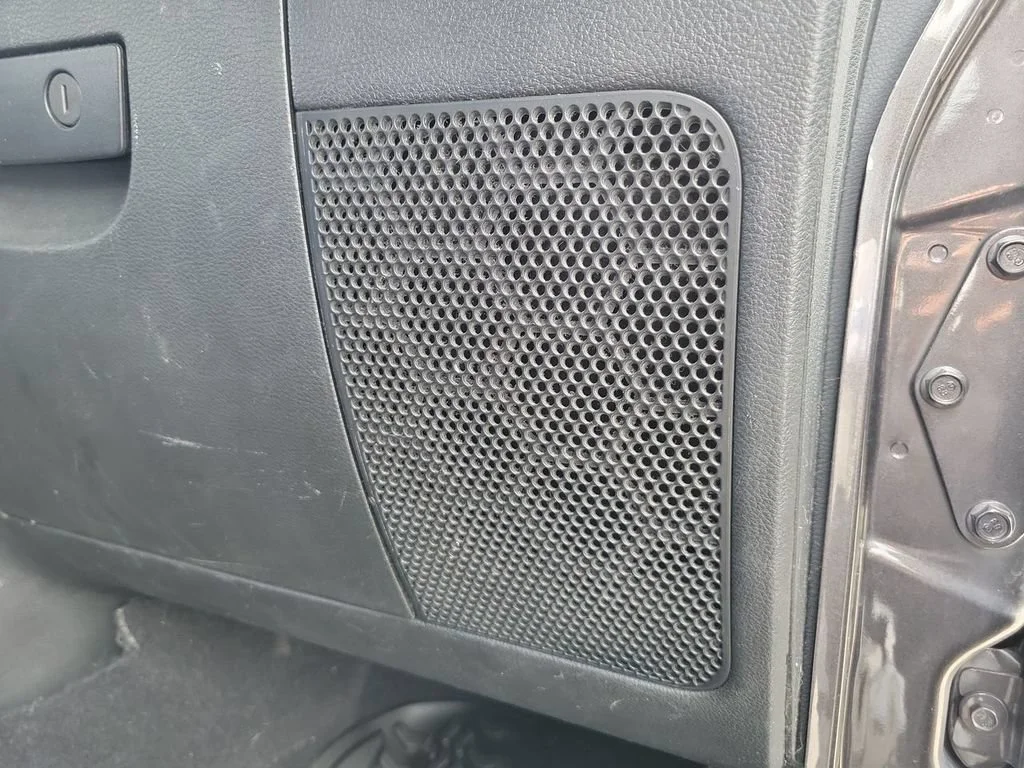 Used 2018 Gray Jeep Altitude 4x4 image 20
