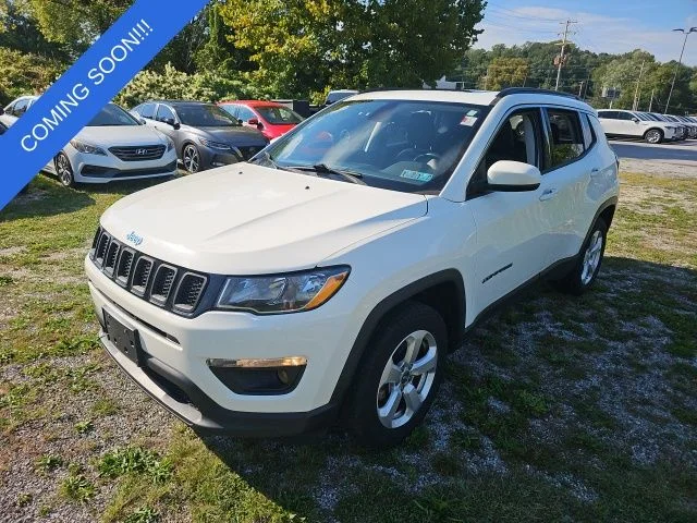 Used 2017 White Jeep Latitude image 8