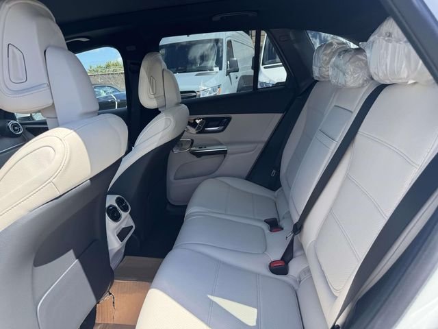 New 2026 Polar White Mercedes-Benz GLC 300 image 30