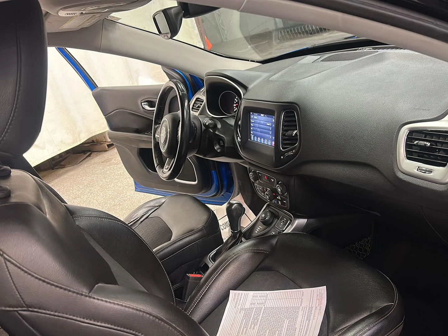 Used 2018 Laser Blue Pearlcoat Jeep Latitude image 29