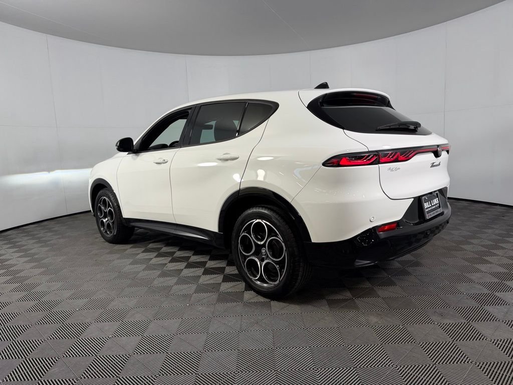 Used 2025 White Alfa Romeo Base image 8