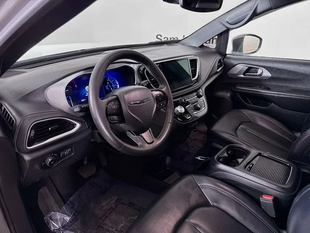 Used 2022 White Chrysler Touring L image 9