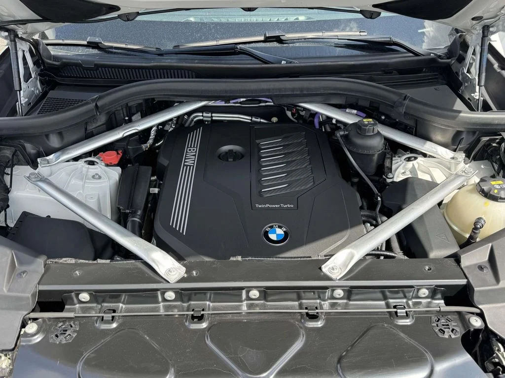 Used 2023 White Metallic BMW xDrive40i image 13