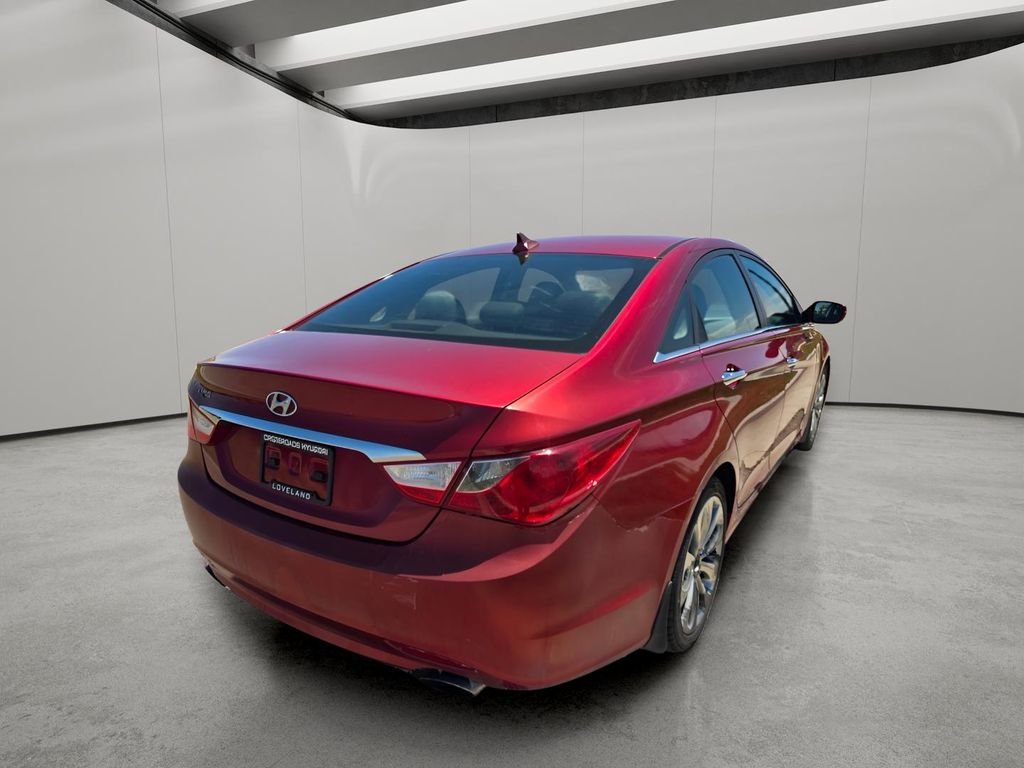 Used 2011 Venetian Red Hyundai SE image 5